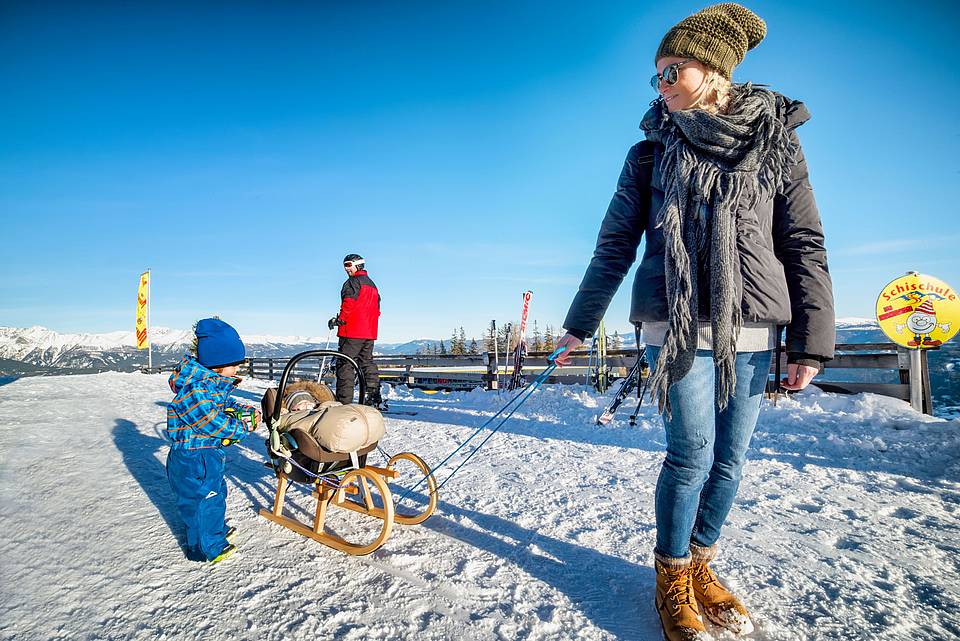 Rodeln mit der Familie im Salzburger Lungau (c) Ferienregion Salzburger Lungau