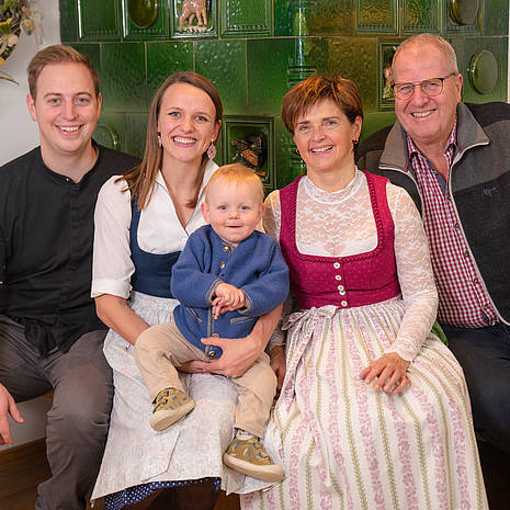 Familie Sampl in der METZGERstub'n