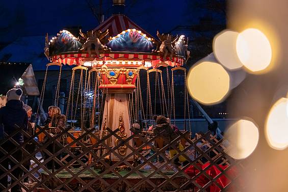 Karussell am Adventmarkt Tamsweg im Salzburger Lungau (c) Ferienregion Salzburger Lungau