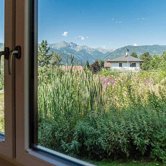 Blick auf die Landschaft aus der Metzgerstub'n im Salzburgerland