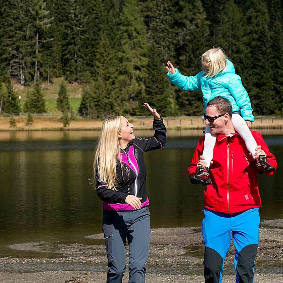Wanderung am See mit der Familie im Salzburger Lungau (c) G.A. Service GmbH