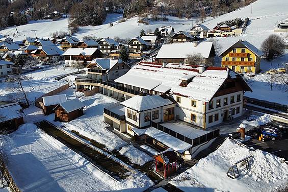 Außenansicht im Winter der Metzgerstub'n in St. Michael im Lungau