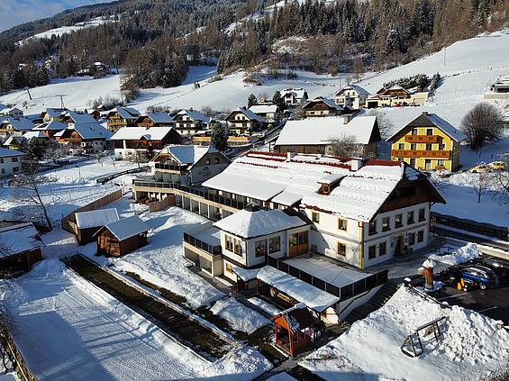 Außenansicht im Winter der Metzgerstub'n in St. Michael im Lungau