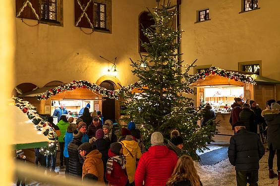 Adventmarkt auf der Burg Mauterndorf im Salzburger Lungau (c) Ferienregion Salzburger Lungau