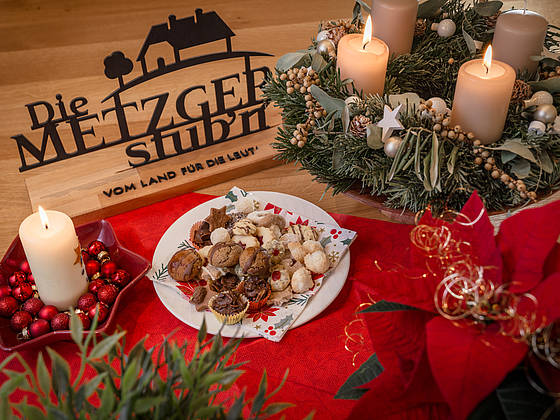 Weihnachtsdekoration in der Metzgerstubn.