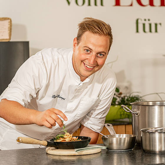 Sepp Sampl jun. in der Metzgerstub'n im Salzburgerland