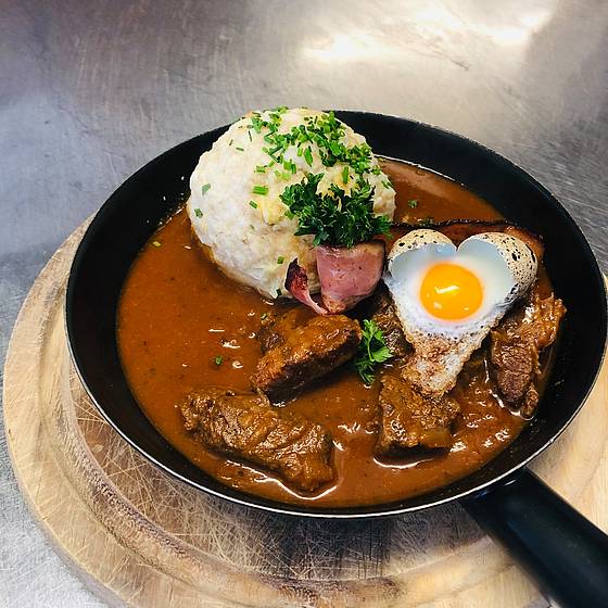 Knödel mit Rindfleisch im Wirtshaus Metzgerstub'n genießen in St. Michael im Lungau