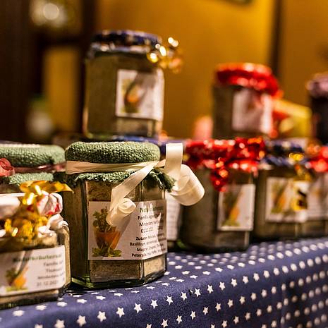 Kräutersalze am Adventmarkt im Salzburger Lungau (c) Ferienregion Salzburger Lungau