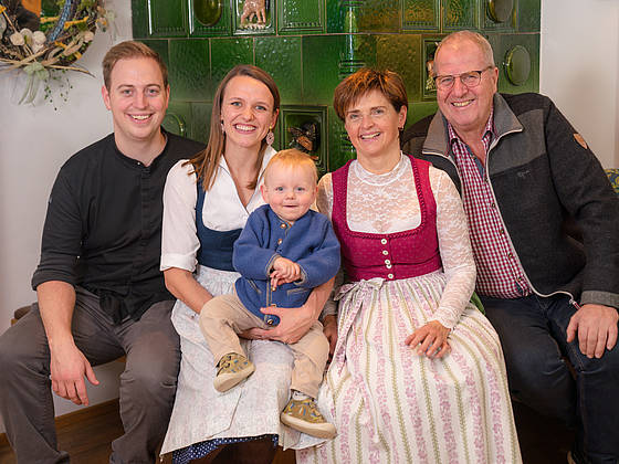Familie Sampl in der Metzgerstub'n