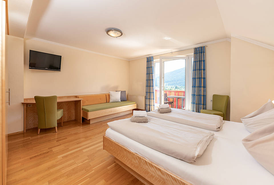 Helles Doppelzimmer im Stammhaus in der Metzgerstub'n in St. Michael im Lungau