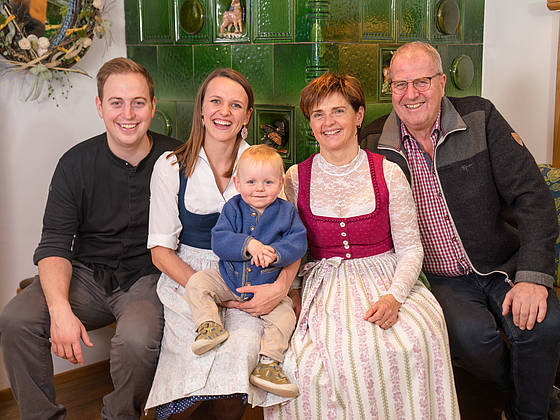 Familie Sampl in der METZGERstub'n