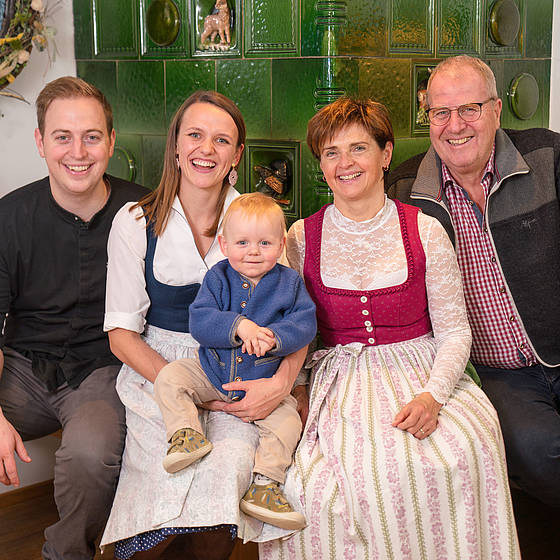 Familie Sampl in der METZGERstub'n