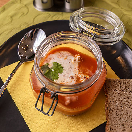 Suppe im Glas im Restaurant METZGERstub'n