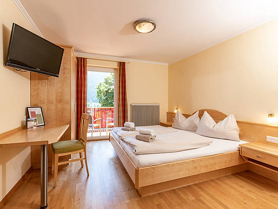 Helles Doppelzimmer in St. Michael im Lungau